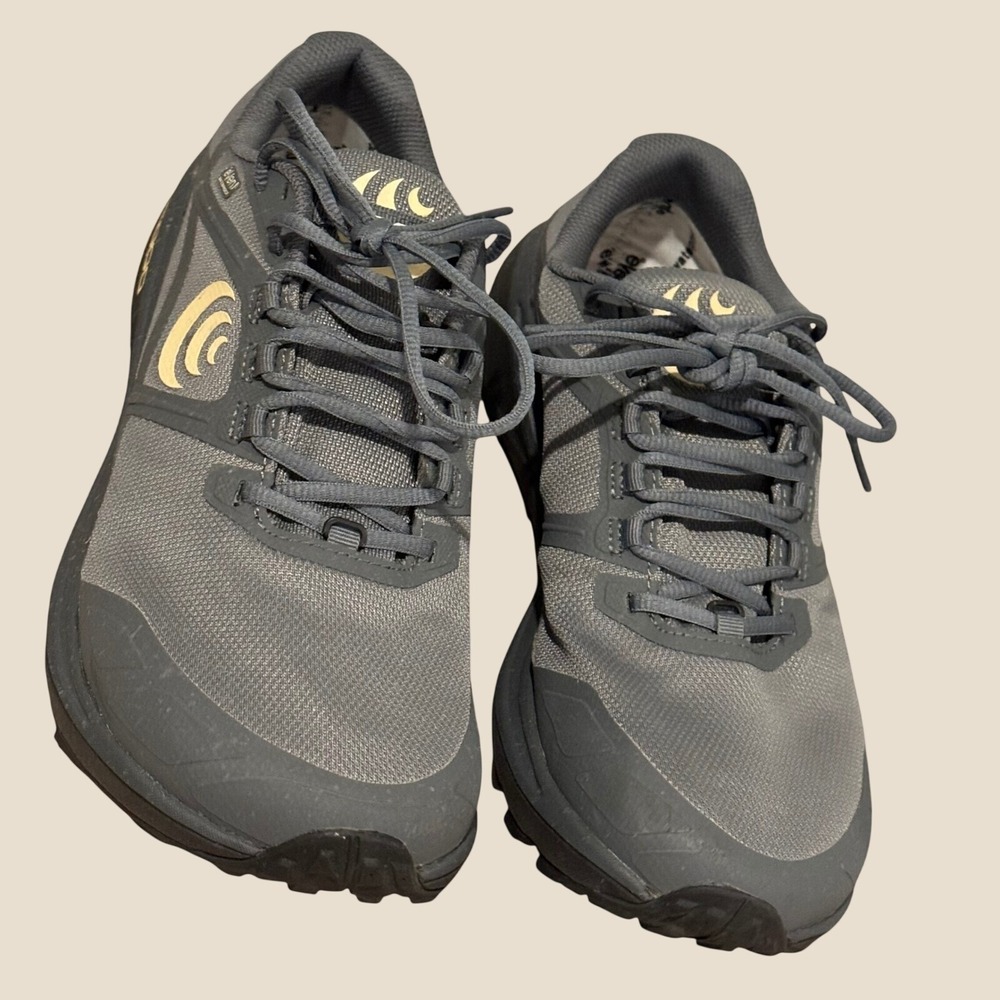 Topo Athletic Terraventure 4 WP Women 9.5 Grey EUC Waterproof Trail Running
